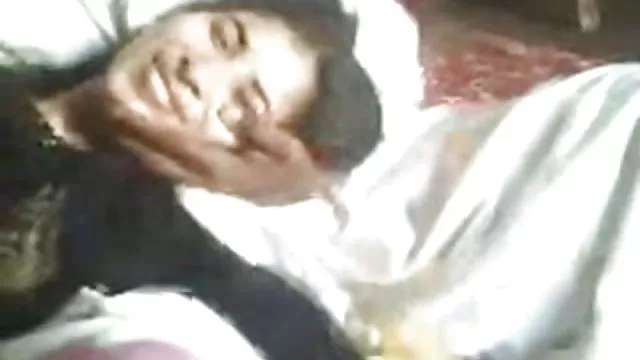 Seksi porno kaydı Amber amsik porna izle taş kırmızı parmakları üzerinde bir kişinin sıcak bir yük istiyor