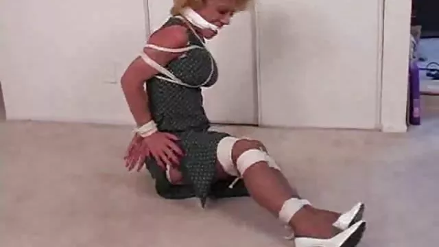 Seksi porno kaydı İplere vibratör hd pprno indir alır